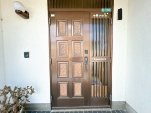 富山市鍋田、中古一戸建ての玄関画像です