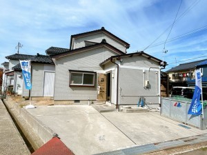 射水市緑町、中古一戸建ての外観画像です