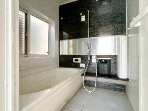 富山市中川原、中古一戸建ての風呂画像です