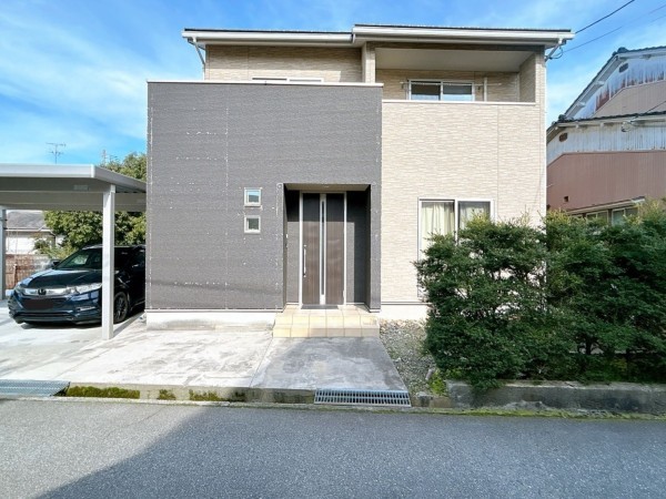 富山市中川原、中古一戸建ての外観画像です