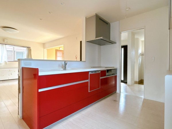 富山市中川原、中古一戸建てのキッチン画像です