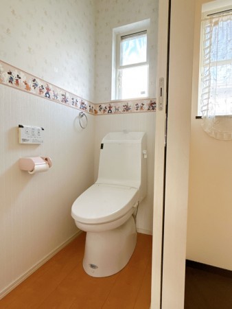 富山市中川原、中古一戸建てのトイレ画像です