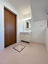 富山市新庄町、中古一戸建ての洗面画像です