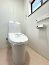 富山市新庄町、中古一戸建てのトイレ画像です