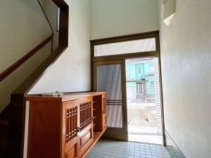 富山市月岡東緑町、中古一戸建ての玄関画像です