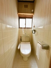富山市草島、中古一戸建てのトイレ画像です