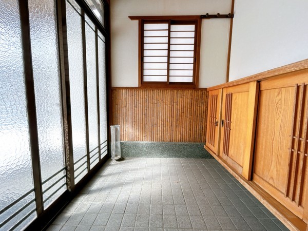 富山市草島、中古一戸建ての玄関画像です