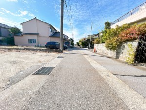 富山市蓮町、土地の前面道路を含む現地写真画像です
