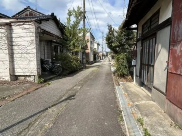 富山市五福、土地の前面道路を含む現地写真画像です