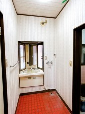 富山市中川原、中古一戸建ての洗面画像です