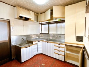 富山市中川原、中古一戸建てのキッチン画像です