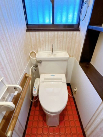 富山市中川原、中古一戸建てのトイレ画像です