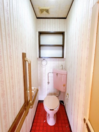 富山市中川原、中古一戸建てのトイレ画像です