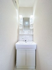 富山市本郷町、中古一戸建ての洗面画像です