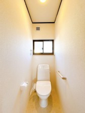 富山市森住町、中古一戸建てのトイレ画像です