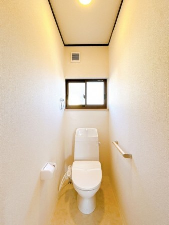 富山市森住町、中古一戸建てのトイレ画像です