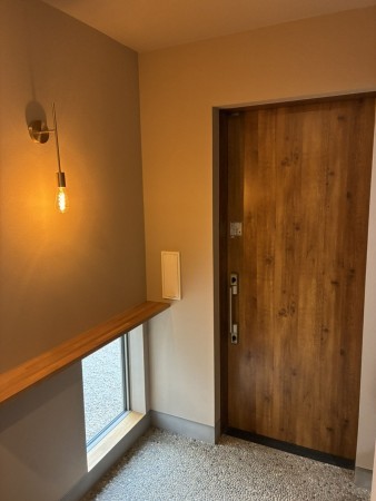 富山市五福、中古一戸建ての玄関画像です