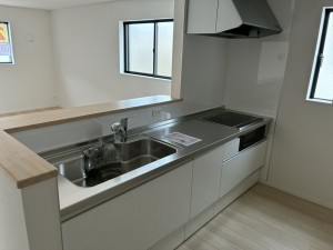 富山市東田地方町、新築一戸建てのキッチン画像です