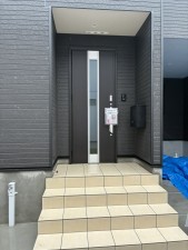 富山市東田地方町、新築一戸建ての玄関画像です