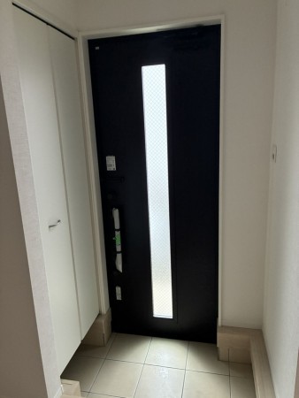富山市東田地方町、新築一戸建ての玄関画像です