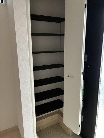 富山市東田地方町、新築一戸建ての玄関画像です