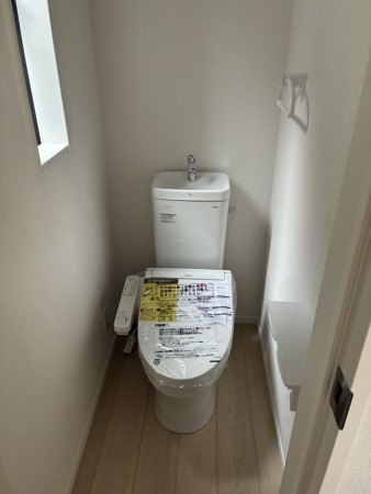 富山市東田地方町、新築一戸建てのトイレ画像です