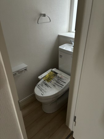 富山市東田地方町、新築一戸建てのトイレ画像です