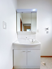 富山市堀川町、中古一戸建ての洗面画像です