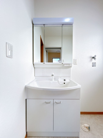 富山市堀川町、中古一戸建ての洗面画像です