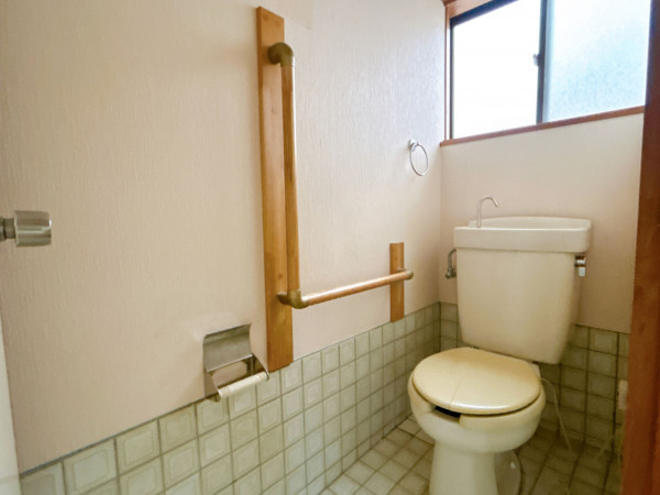 富山市向新庄町、中古一戸建てのトイレ画像です