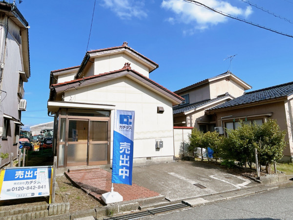 富山市向新庄町、中古一戸建ての外観画像です