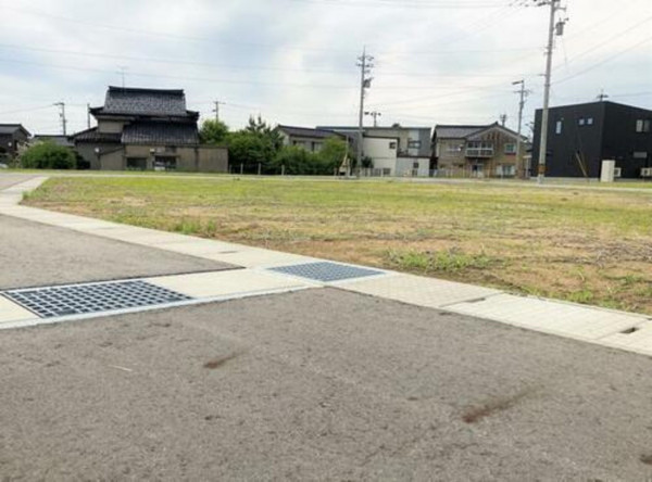 魚津市慶野、土地の外観画像です