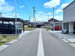 富山市中島、土地の前面道路を含む現地写真画像です