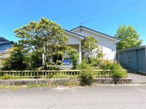 富山市金山新、中古一戸建ての外観画像です