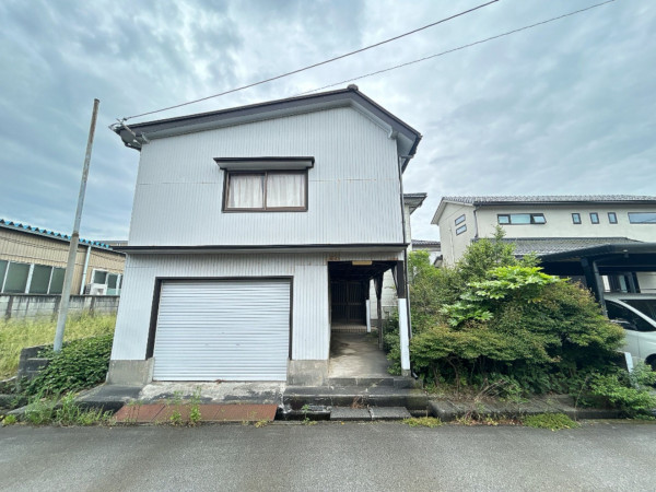 富山市永久町、中古一戸建ての外観画像です