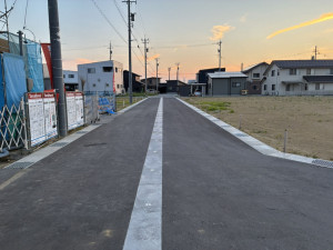 富山市上大久保、土地の前面道路を含む現地写真画像です