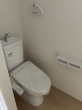 高岡市荻布新町、新築一戸建てのトイレ画像です