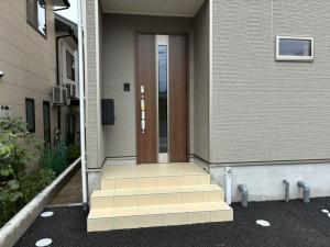 高岡市荻布新町、新築一戸建ての玄関画像です