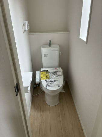 高岡市荻布新町、新築一戸建てのトイレ画像です