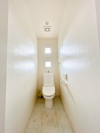 富山市長附、中古一戸建てのトイレ画像です