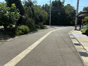 富山市下大久保、土地の前面道路を含む現地写真画像です