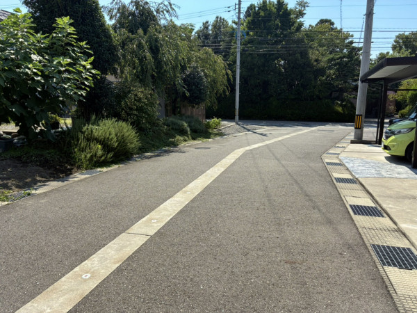 富山市下大久保、土地の前面道路を含む現地写真画像です