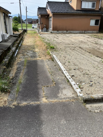 富山市水橋開発町、土地の前面道路を含む現地写真画像です