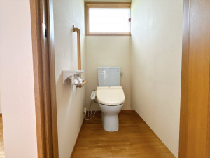 富山市小杉、中古一戸建てのトイレ画像です