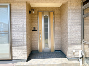 富山市田畑、中古一戸建ての玄関画像です