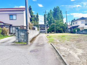 富山市中川原、土地の前面道路を含む現地写真画像です