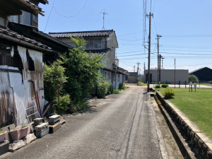富山市四方、土地の前面道路を含む現地写真画像です