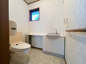 富山市館出町、中古一戸建てのトイレ画像です