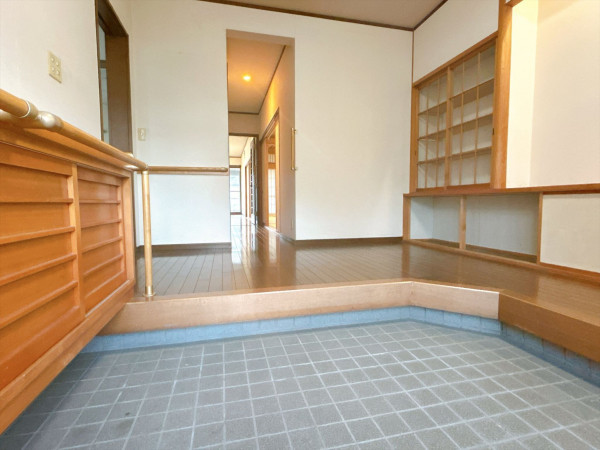 富山市豊城町、中古一戸建ての玄関画像です