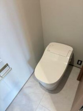 富山市土居原町、新築一戸建てのトイレ画像です